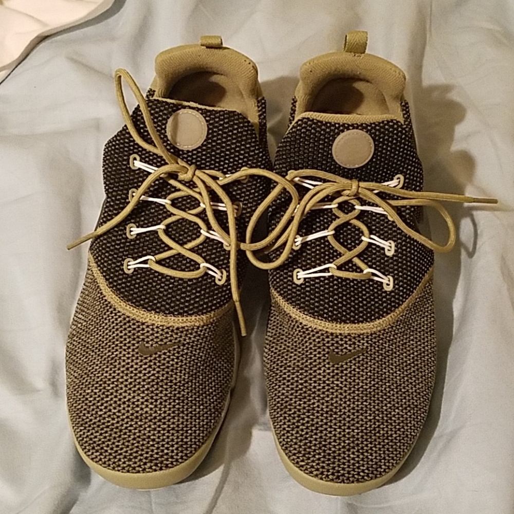 Olive green Nike Prestos